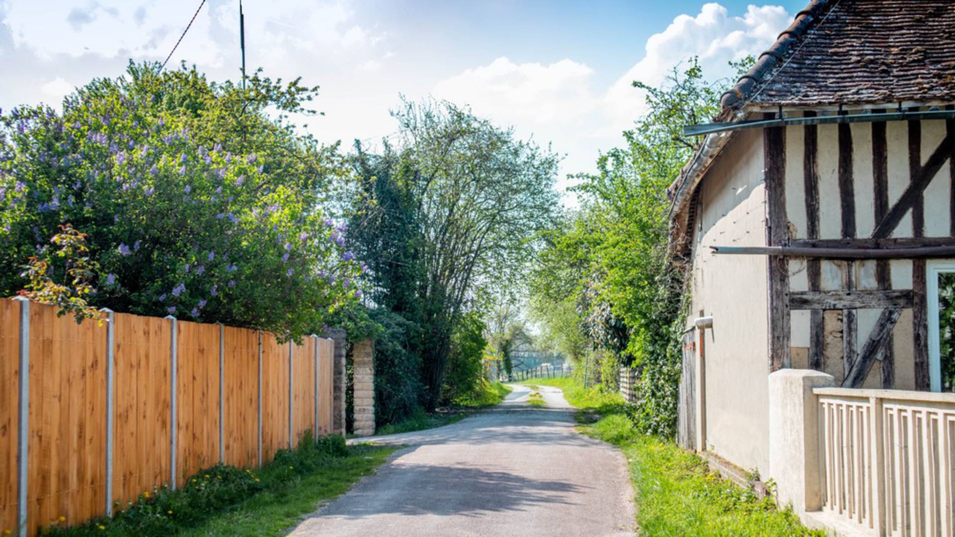 Between 15 et 20 km around Troyes