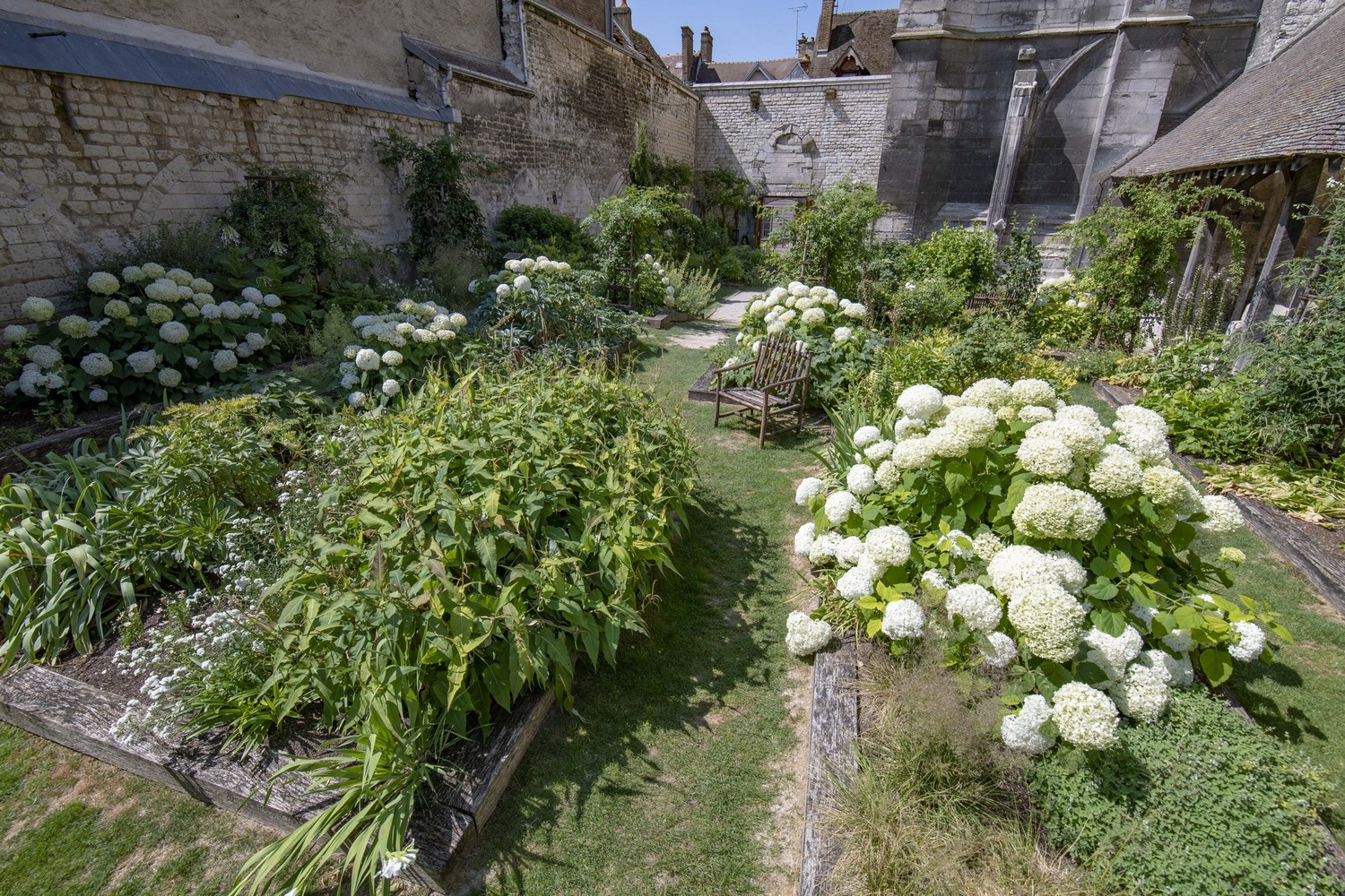 Squares, parks and gardens