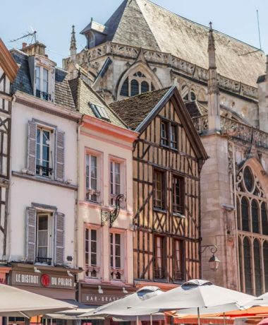 Saint-Jean district or the champagne fairs district