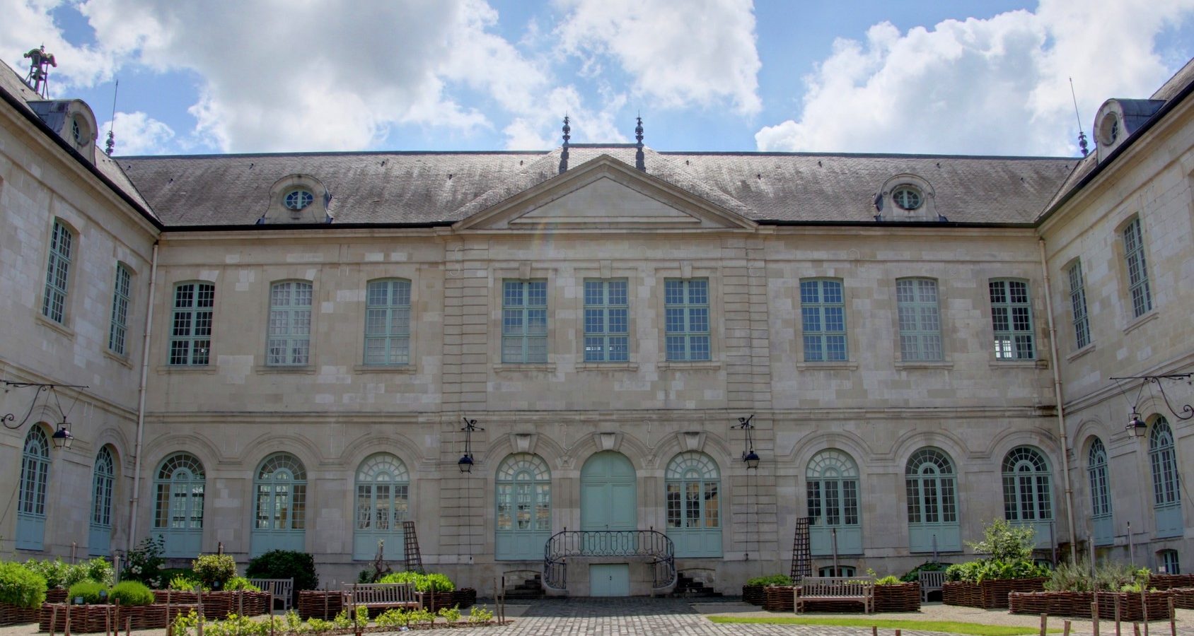 “La Cité du Vitrail” (“The stained glass city”): four emblematic elements – episode 7