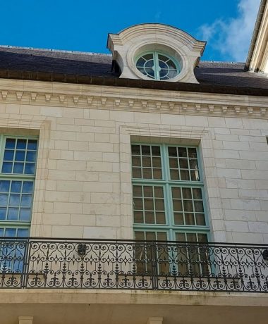 “La Cité du Vitrail” (“The stained glass city”): artworks at eye level and within easy reach – episode 8