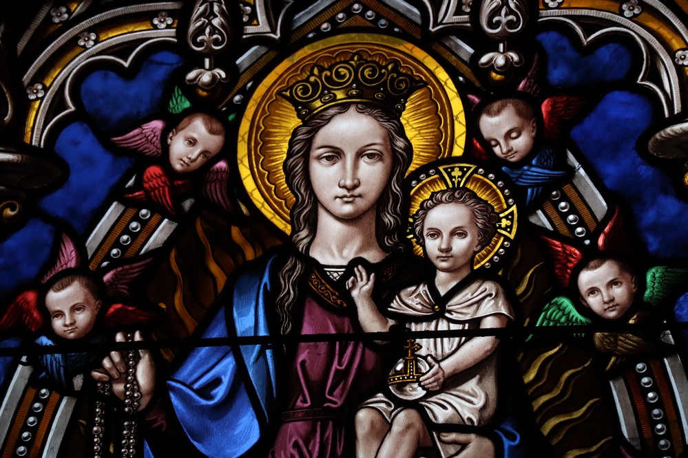 “La Cité du Vitrail” (“The stained glass city”): three iconic stained-glass windows – episode 9